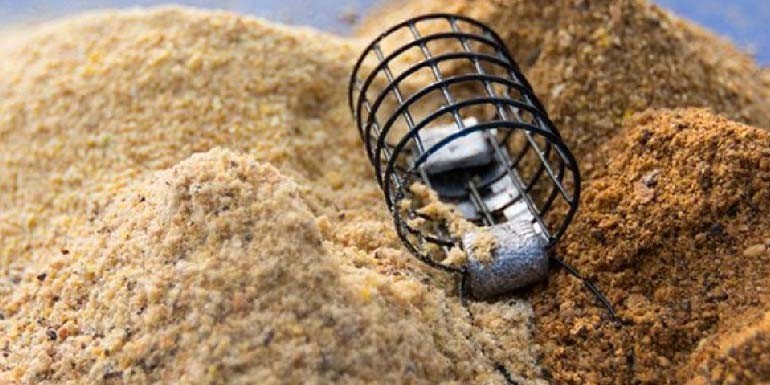 Recette d’Amorce pour la Carpe au Feeder – Méthode Efficace et Économique